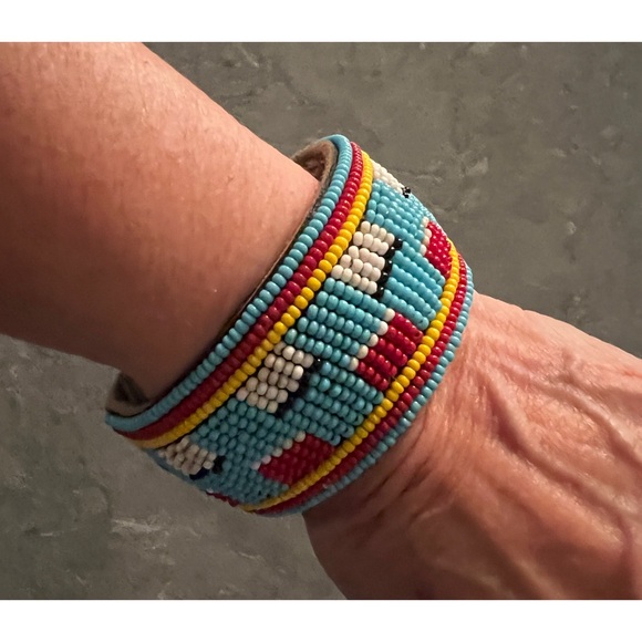 New Maasai hand-beaded bracelet. - Picture 4 of 7